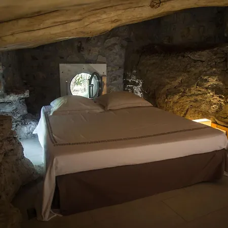 Domaine Les Princes, Logis Troglodyte 호텔