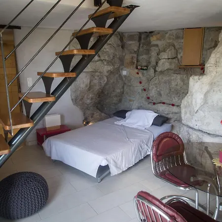 Domaine Les Princes, Logis Troglodyte 호텔 *