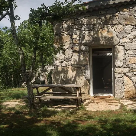 Domaine Les Princes, Logis Troglodyte 호텔 Lanas